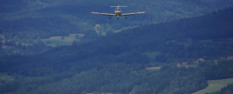 Tours de piste en PA38